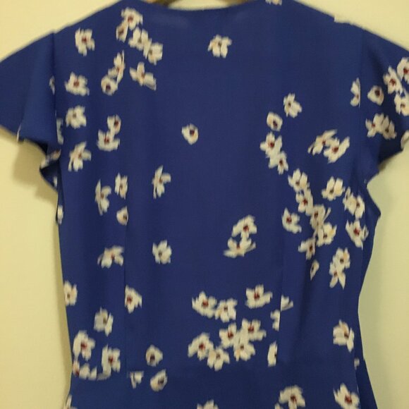 Banana Republic Blue Floral Tie Wrap Top - Picture 5 of 13